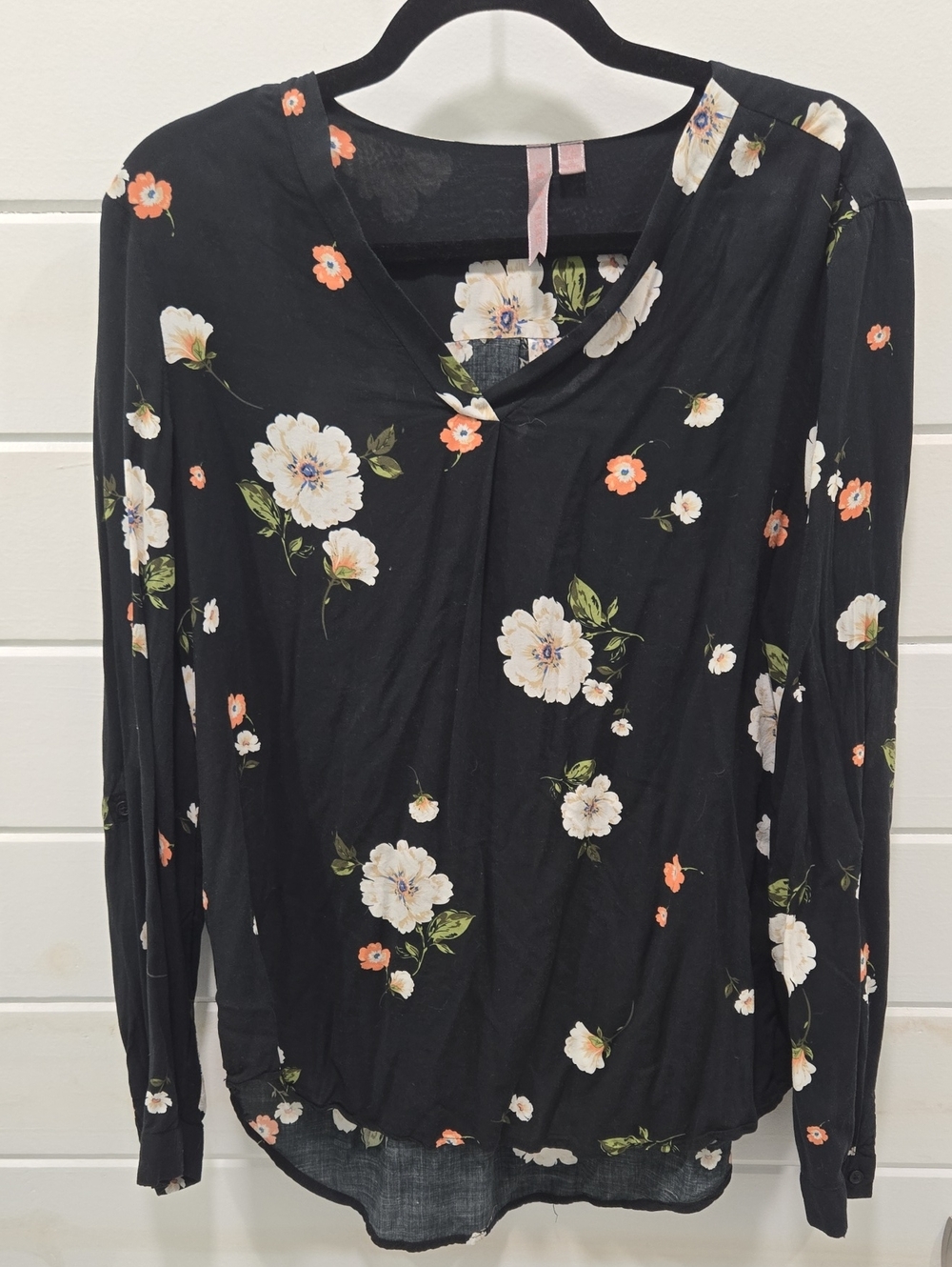 Women's Black Floral V-Neck Long Sleeve Top